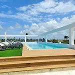 Tropical Suites With Rooftop Pool, Beach Club, Spa, Restaurants