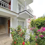 Caribbean Cozy Studios - Pool Beach Club & Spa