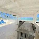 BEACHFRONT 8 GUESTS condo WIFI BBQ