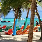 Sol Caribe Suites - Playa Los Corales - Beach Club, Wifi, Swimming Pool