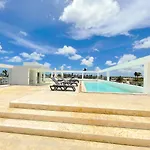 Ducassi Suites Rooms & Beach - Playa Bavaro - Wifi - Parking - Rooftop Pool & Spa