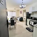 Luxurious 2 Bedroom Apartment With Pool