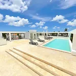 Ducassi Suites Rooms & Beach - Playa Bavaro - Wifi - Parking - Rooftop Pool & Spa