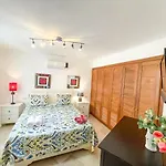 Deluxe Condo Oceanfront Sea View Apartment Wifi Bbq Beach Club & Spa