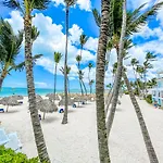 Deluxe Condo Oceanfront Sea View Apartment Wifi Bbq Beach Club & Spa