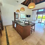Espectacular Villa Tropical De 2 Hab/ Con Piscina Privada Y Bbq