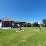 Espectacular Villa Tropical De 2 Hab/ Con Piscina Privada Y Bbq