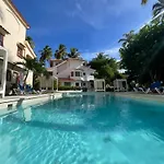 Refugio Costa Amare Pool Residence Los Corales