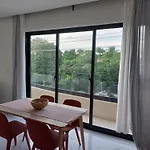 New Spacious & Bright 2Br & 2Ba, Pool & Beach Shuttle, Wifi & Ac Gold Reef 209