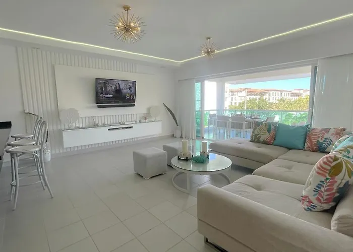 Relaxing 2 Bedroom Ocean View With Pool Close To The Beach