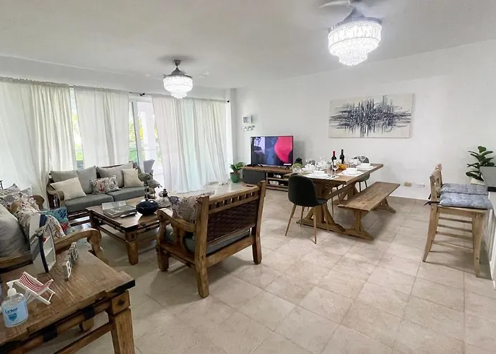 Sunny Caribbean Apartment With Pool
