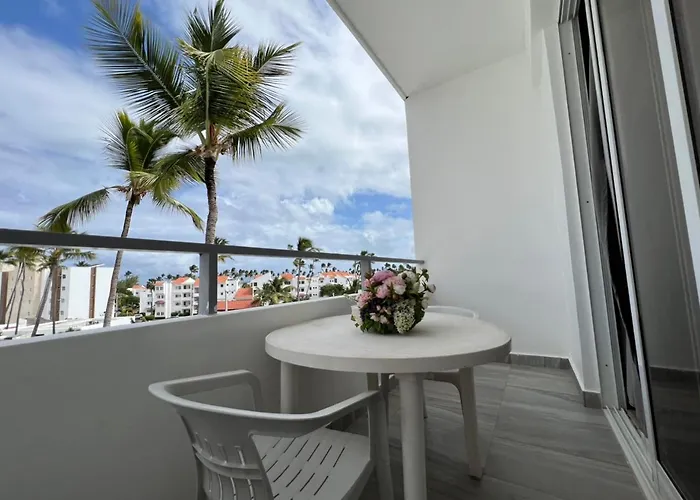 Vacation Suites With Rooftop Pool, Beach Club, Spa, Restaurants - Playa Los Corales