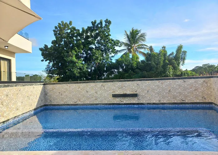 New Spacious & Bright 2Br & 2Ba, Pool & Beach Shuttle, Wifi & Ac Gold Reef 209