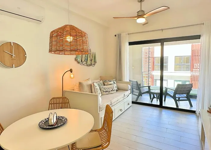 Tropical Apartment King Bed Artificial Beach And Golf Course