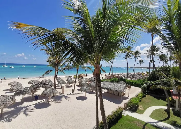 Tropicana Suites Beach Club And Pool