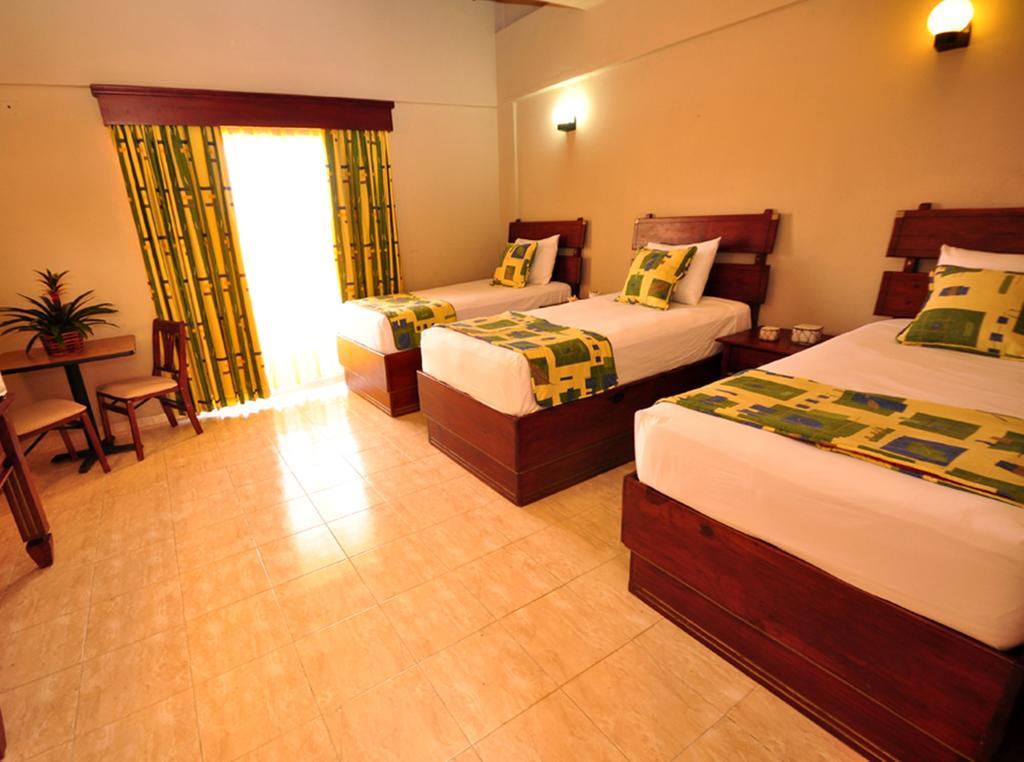 & Casino Flamboyan Hotel