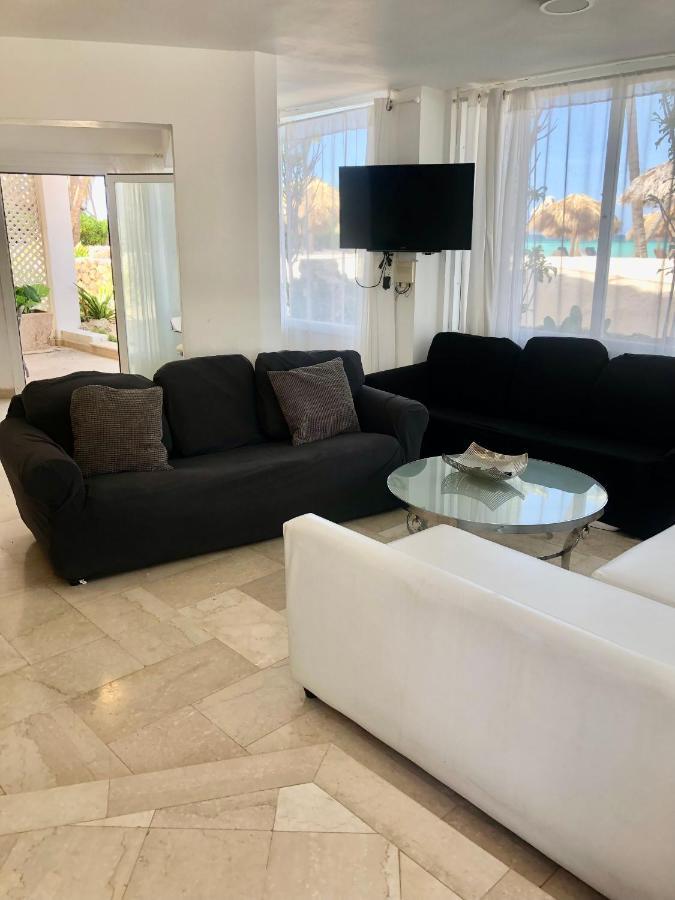 Los Corales Villas - Beach Club, And Restaurants