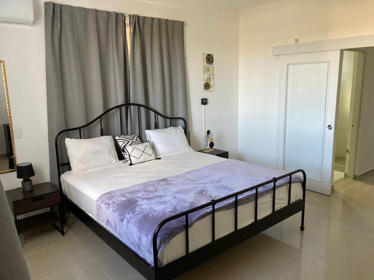 Lovely 10 Mins Away From Airport