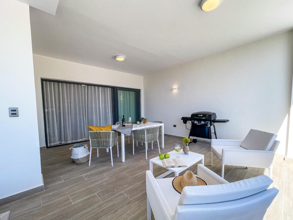 Gorgeous With Private Picuzzi Steps From