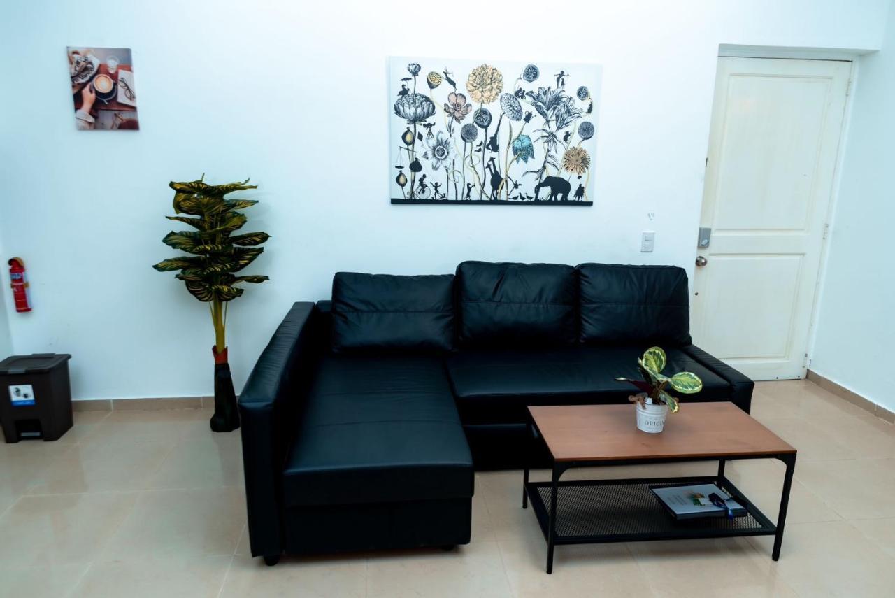 Lovely 10 Mins Away From Airport Apartment