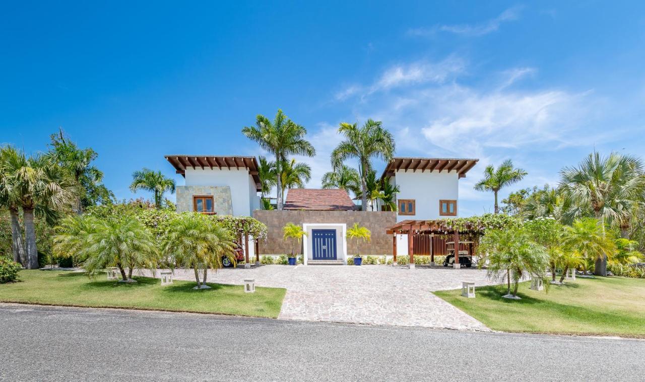 Private With Incredible Pool, Maid, Jacuzzi - Cap Cana Pousada