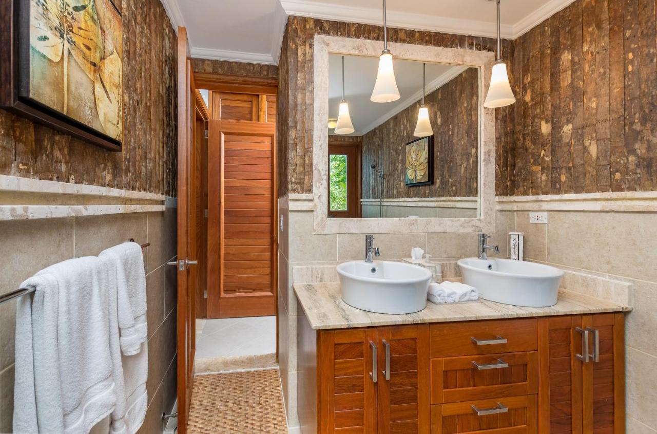 Private With Incredible Pool, Maid, Jacuzzi - Cap Cana Pousada Punta Cana