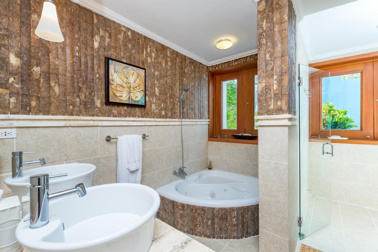 Private With Incredible Pool, Maid, Jacuzzi - Cap Cana Pousada