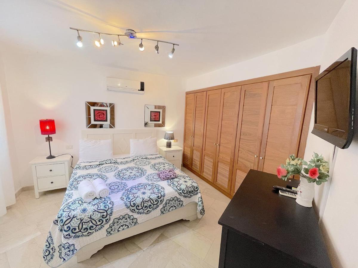 Condo-hotel With Villas & Private Wifi Bbq Club &