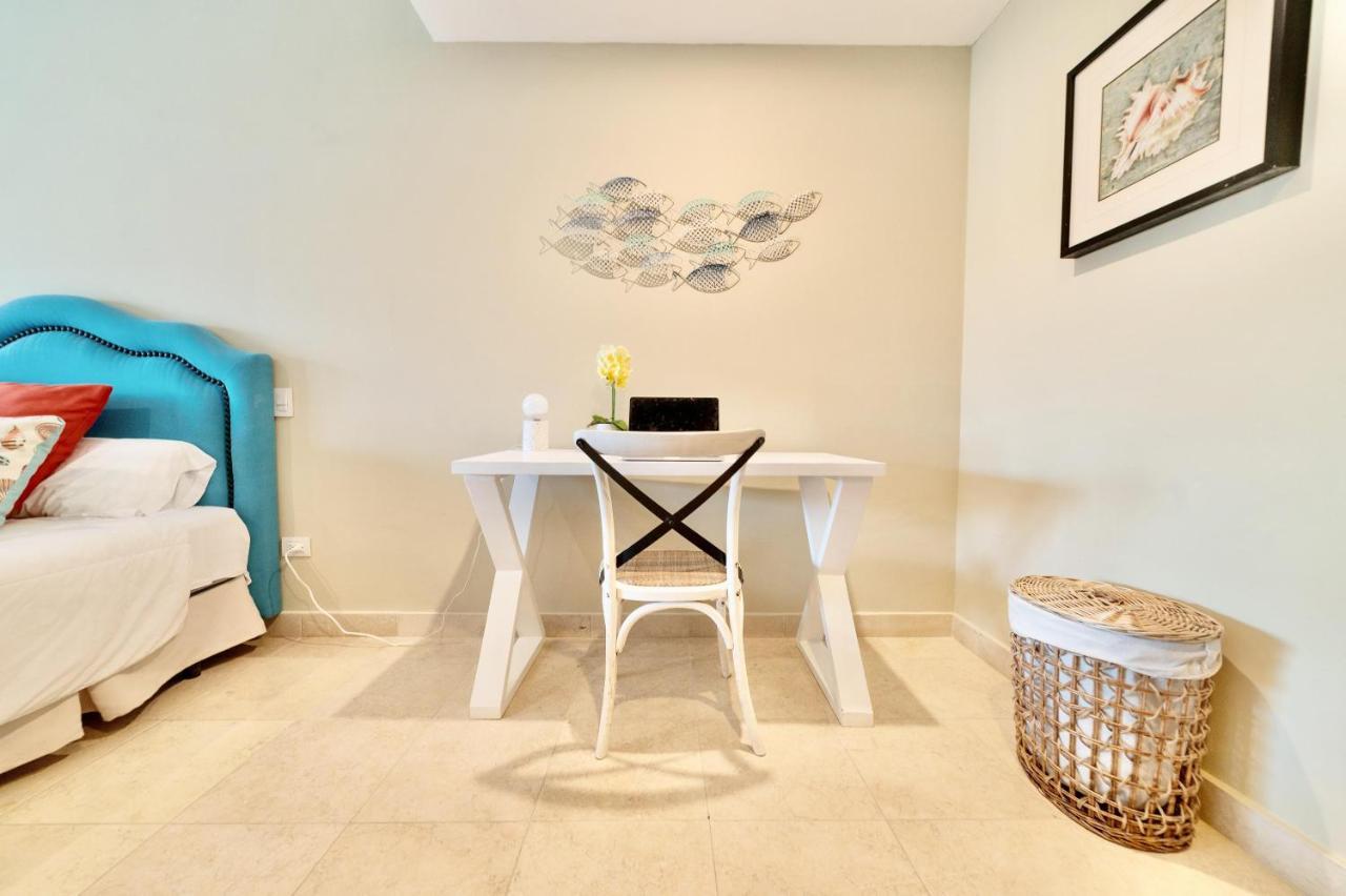 Beachfront Lux With Private Terrace Apartment *