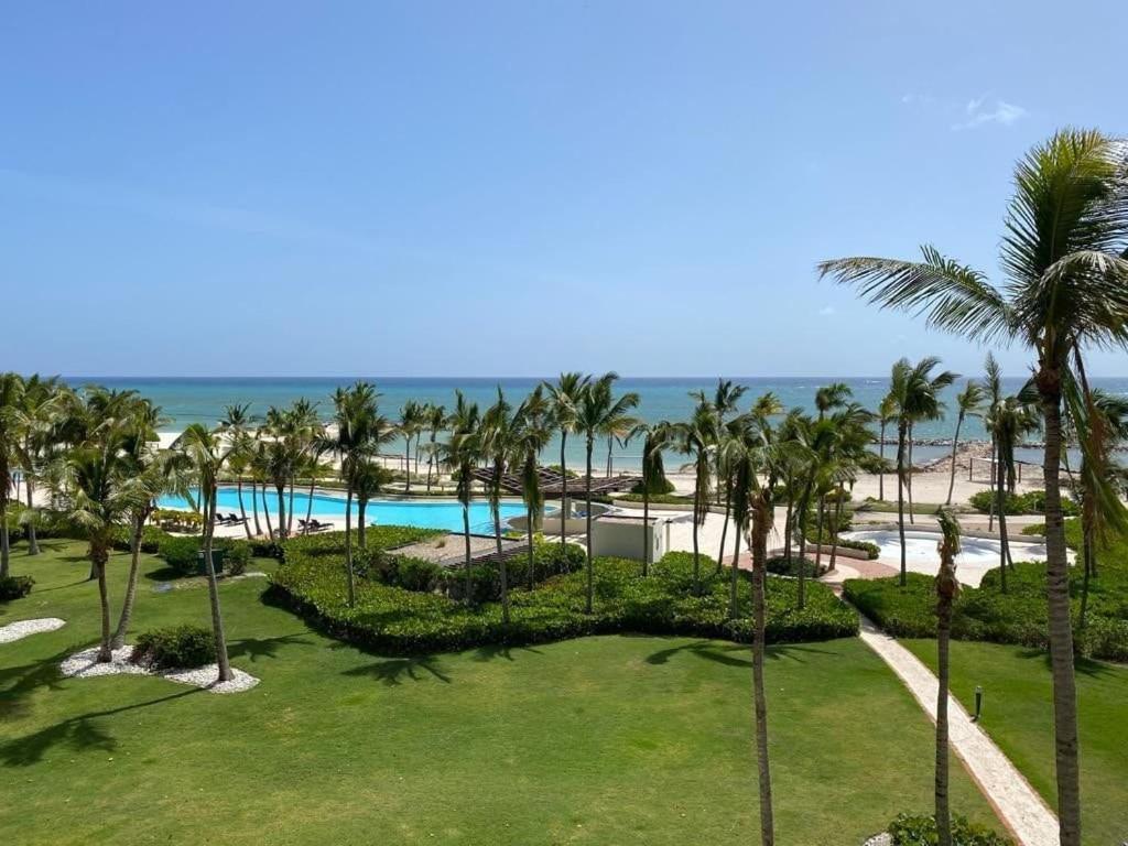 Exclusivos Con Vista A La Playa En Aquamarina, Cap Cana Apartment