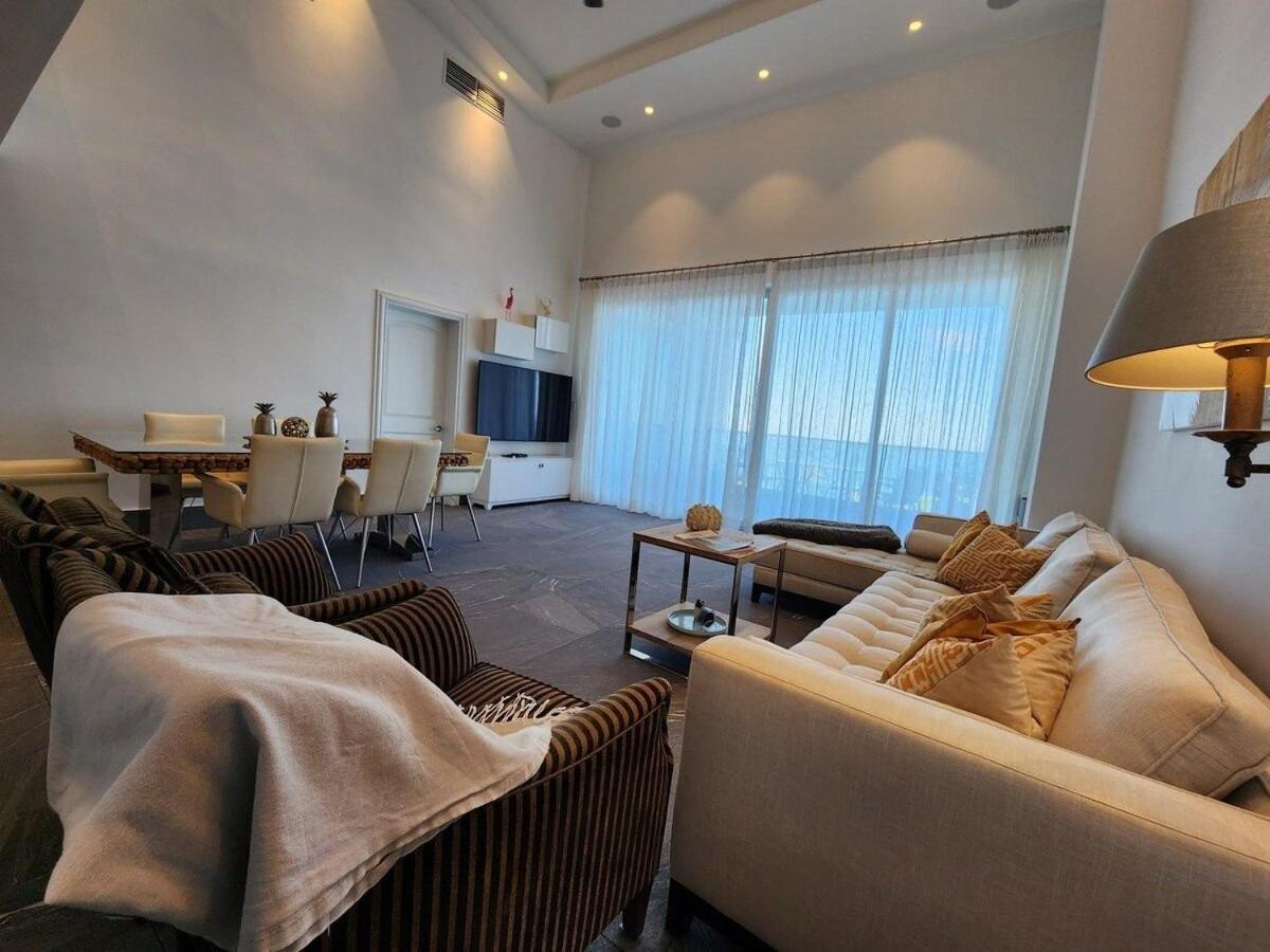 Exclusivos Con Vista A La Playa En Aquamarina, Cap Cana Apartment
