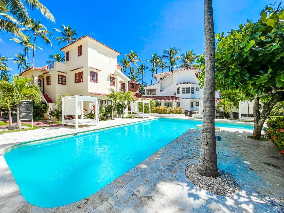 Corales Bavaro Beachside Wifi Bbq Club & Hotel