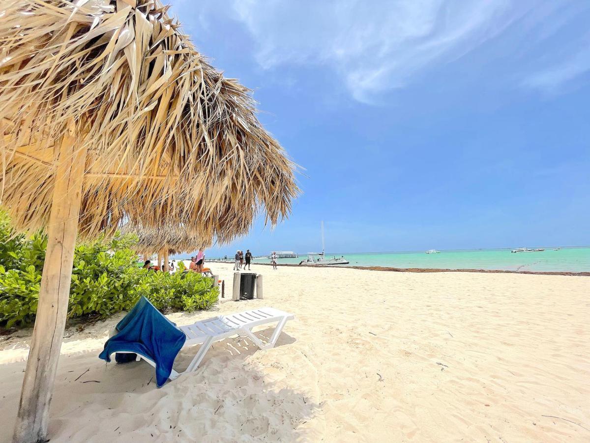 Corales Bavaro Beachside Wifi Bbq Club & Hotel