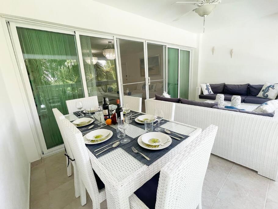 Charming 2 Bedroom With Pool Apartment *