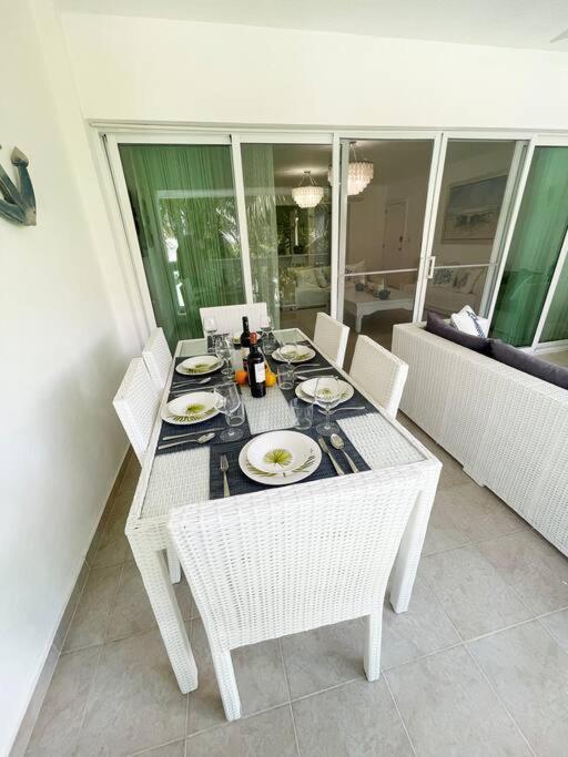 Charming 2 Bedroom With Pool Apartment *