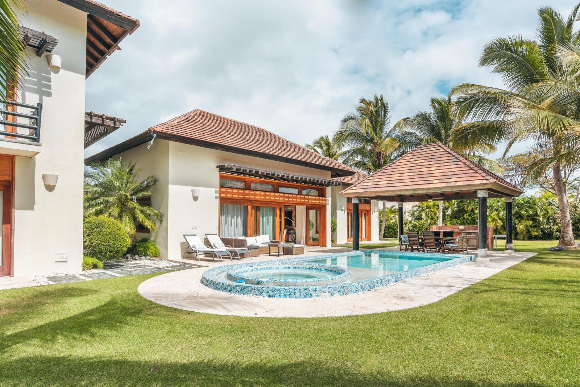 Amazing 5br W Pool At Village A Villa