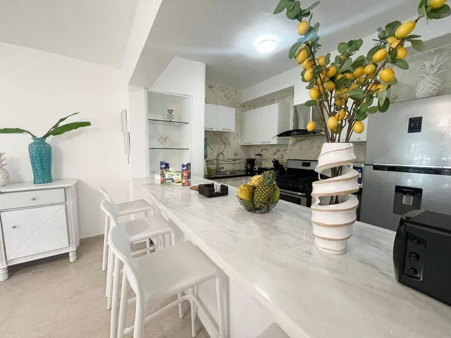 Charming 2 Bedroom With Pool Apartment *