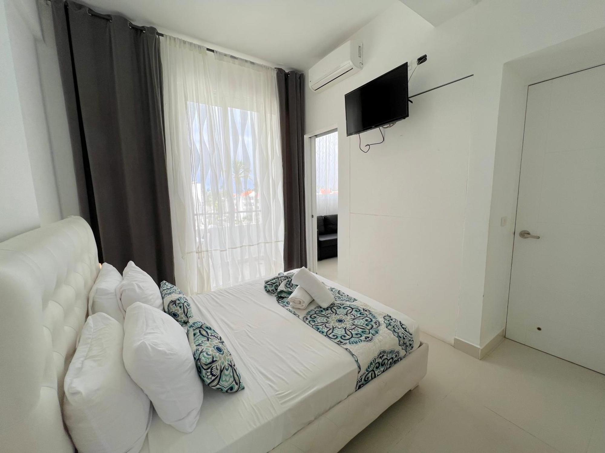 Caraibico Rooftop Pool & Beach Club Hotel 5*