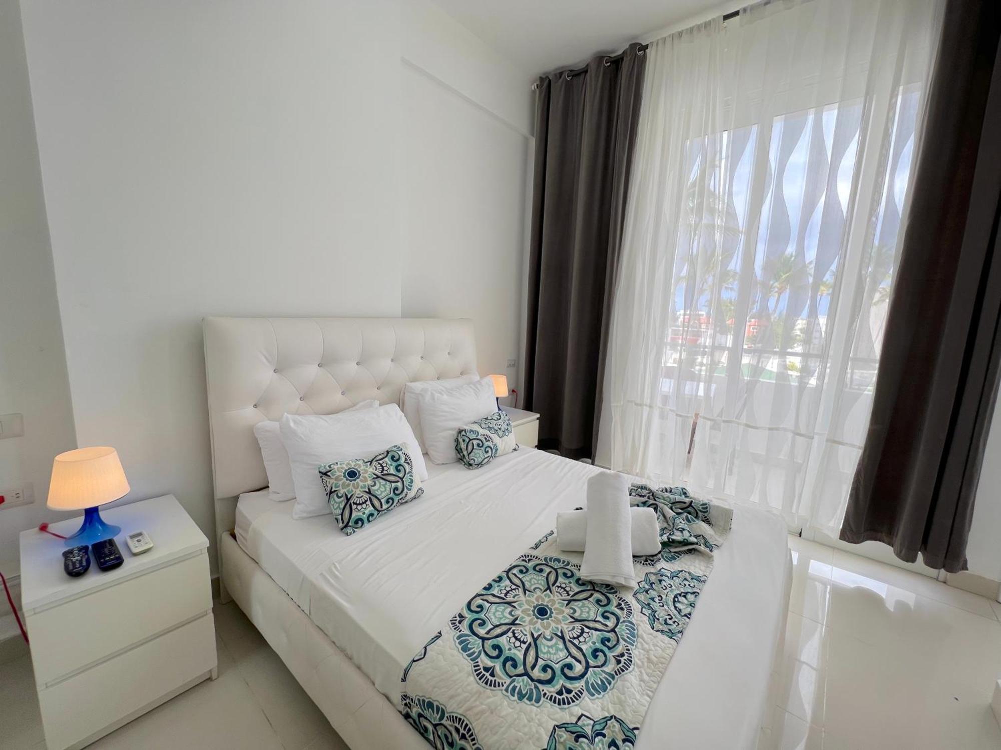 Caraibico Rooftop Pool & Beach Club Hotel