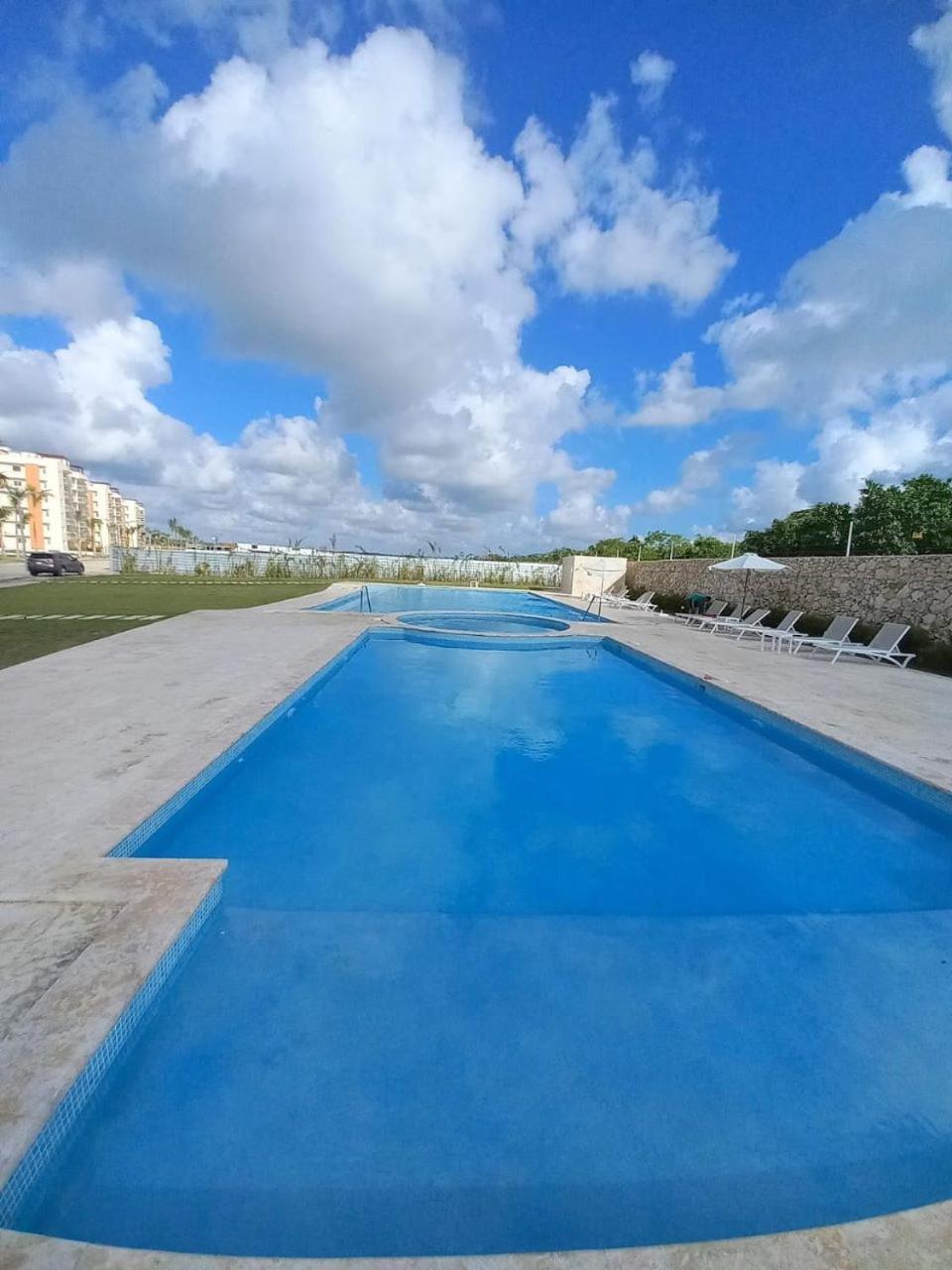 Pool View Apartment