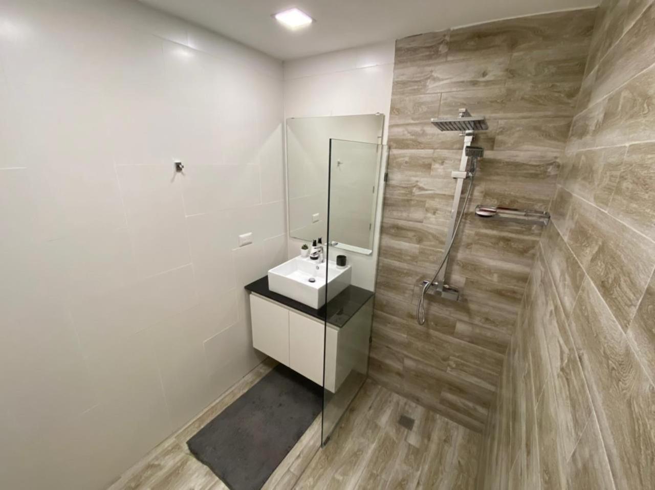 One Rent Apartment *
