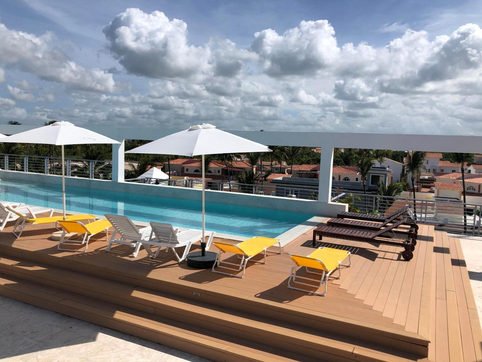 Vacation With Rooftop Pool, Beach Club, Restaurants - Playa Los Corales Hotel