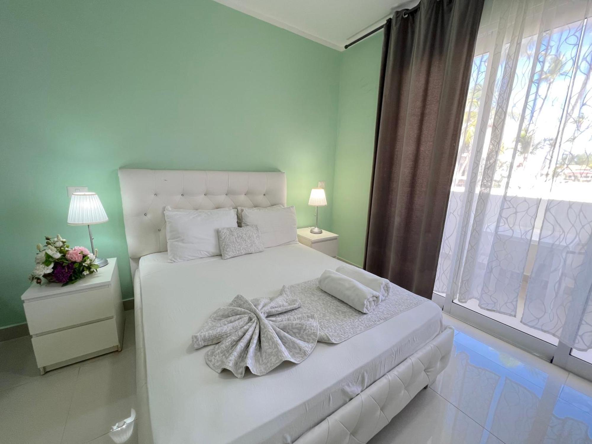 Hotel Vacation With Rooftop Pool, Beach Club, Restaurants - Playa Los Corales