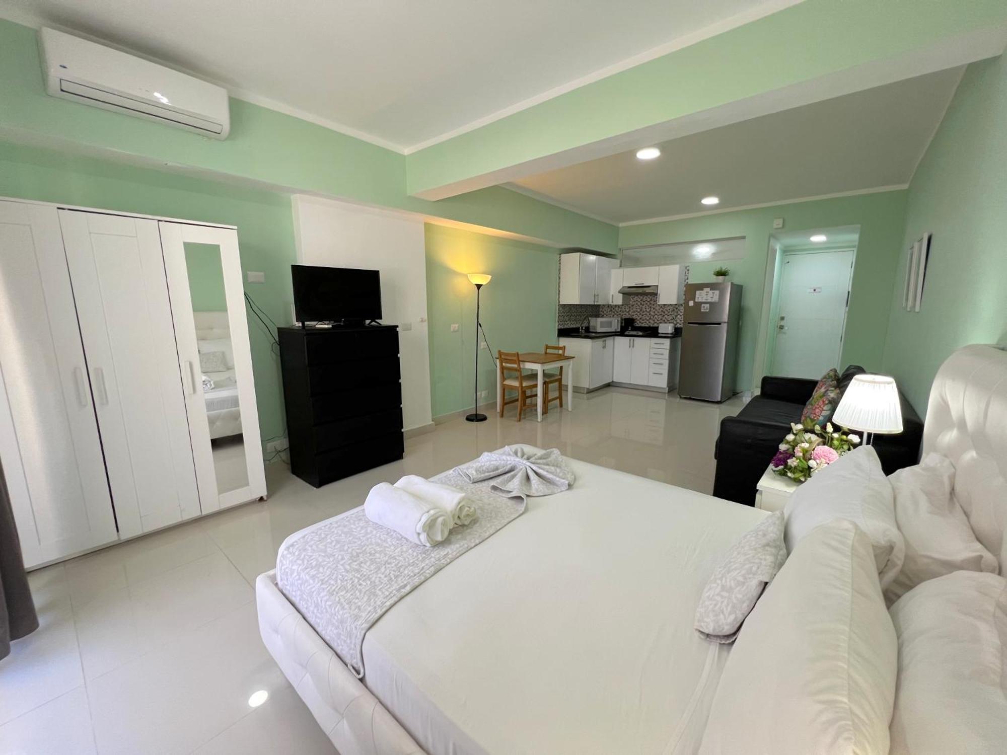 Vacation With Rooftop Pool, Beach Club, Restaurants - Playa Los Corales Hotel 5*