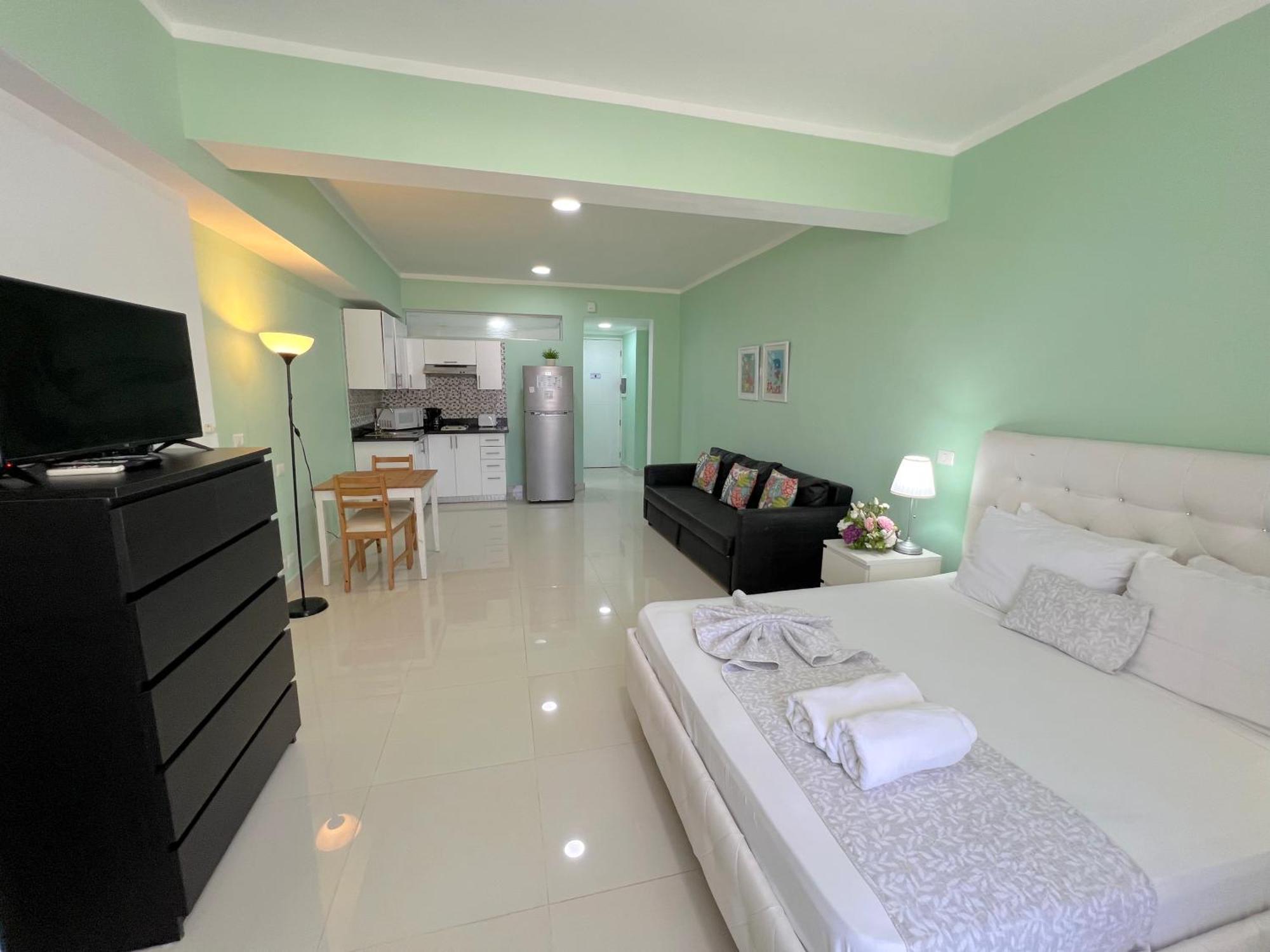 Vacation With Rooftop Pool, Beach Club, Restaurants - Playa Los Corales Hotel