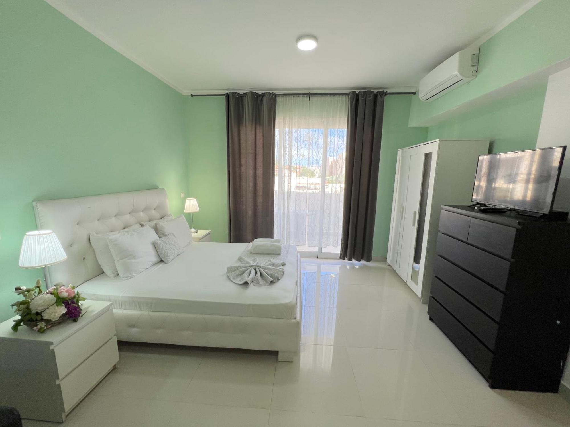 Vacation With Rooftop Pool, Beach Club, Restaurants - Playa Los Corales Hotel 5*