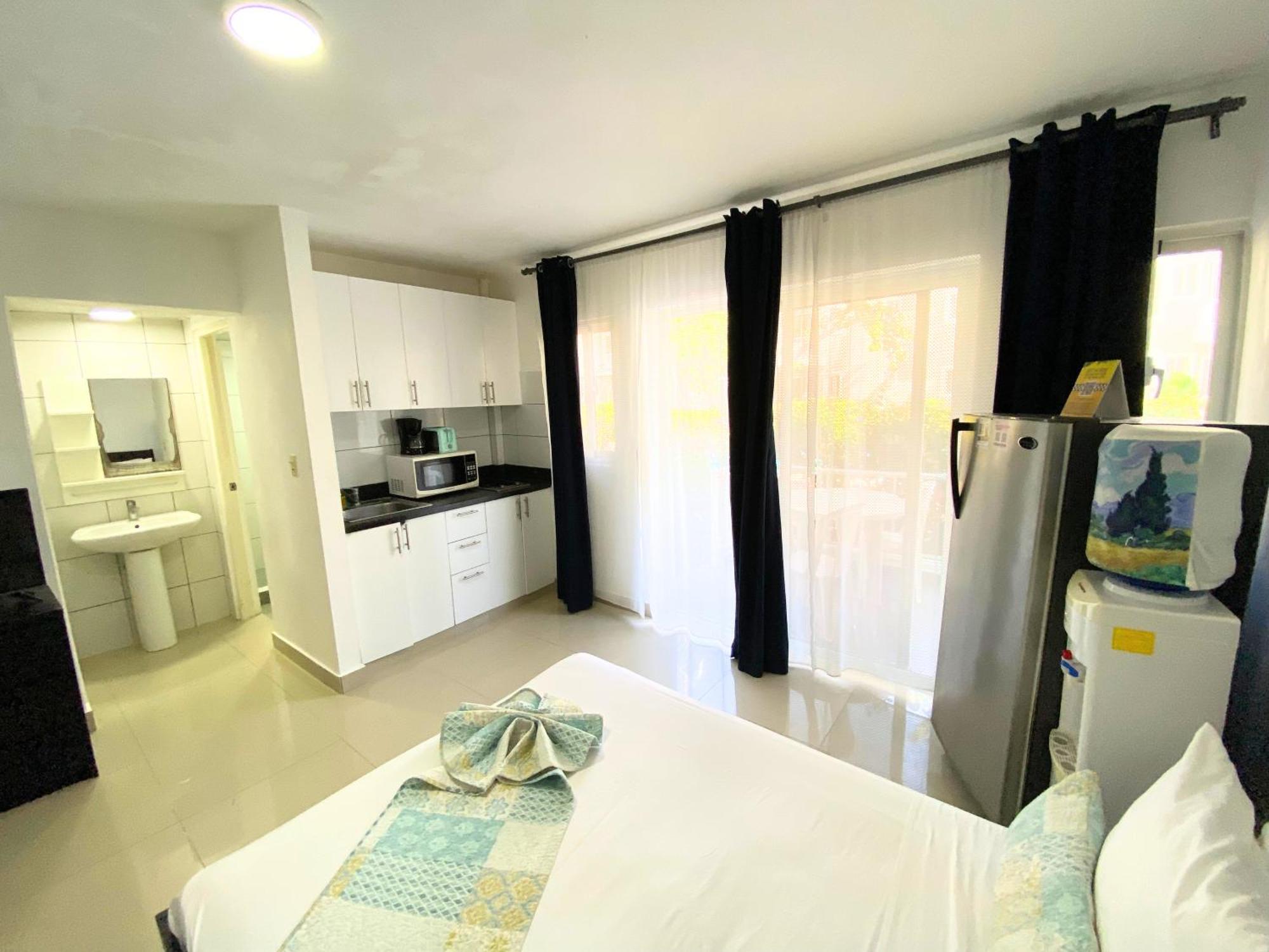 Caraibo Beach Club & Pool Hotel