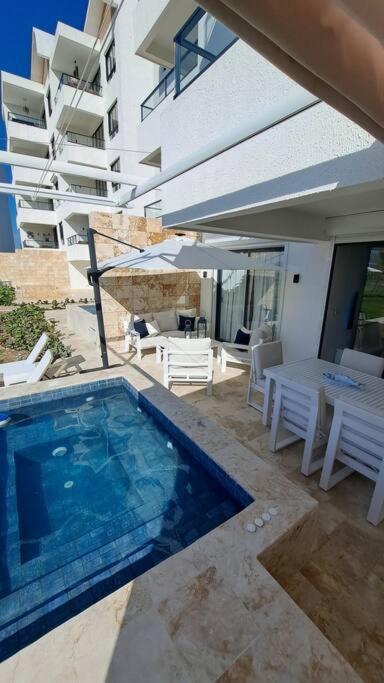 Crystal Lagoon Beach Apartment