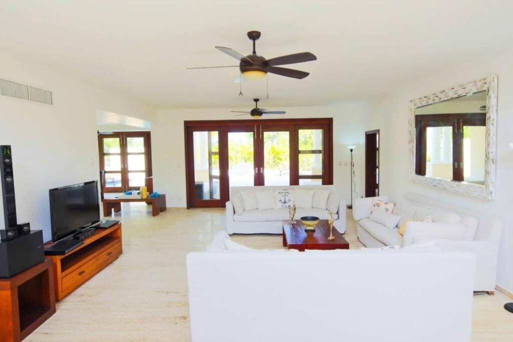 5 Bdr Pool Golf Club Apartment *