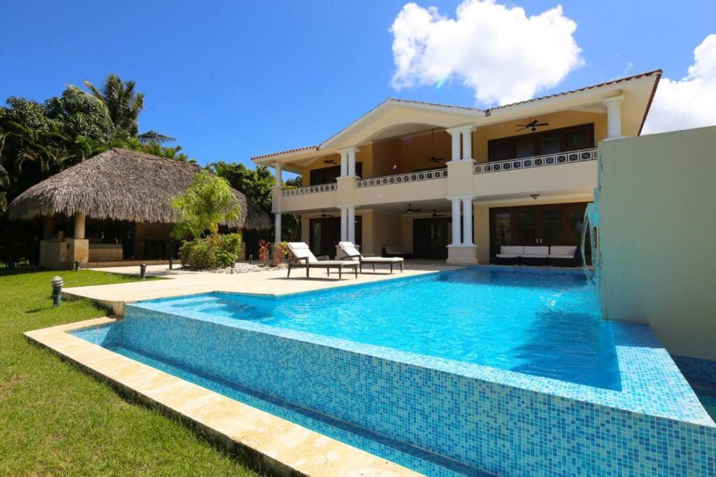 5 Bdr Pool Golf Club Apartment